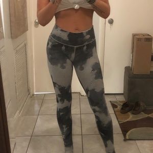 Lululemon Wunder Under Leggings - Size 6